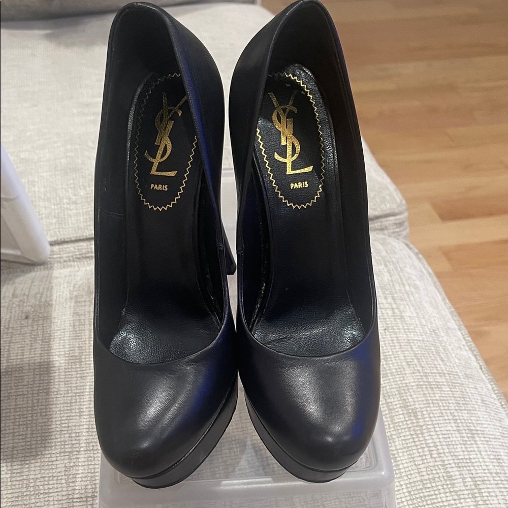 Yves Saint Laurent Elegant Black Heels